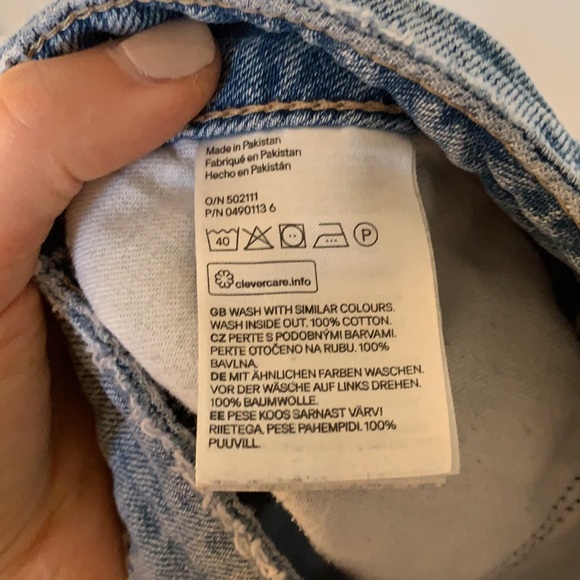 H&M distressed high rise denim jean shorts - Picture 6 of 6